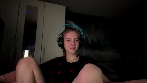 Snapshot of melonygriffen chatting on 10-09-25, 12:25 Hi Im Aria 18 years old online show from 10-09-25, 12:25