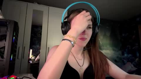 Snapshot of melonygriffen chatting on 10-17-25, 12:30 Hi Im Aria 18 years old online show from 10-17-25, 12:30