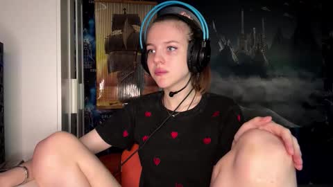 Snapshot of melonygriffen chatting on 11-04-25, 12:15 Hi Im Aria 18 years old online show from 11-04-25, 12:15