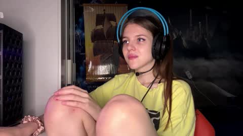 Snapshot of melonygriffen chatting on 11-09-25, 01:09 Hi Im Aria 18 years old online show from 11-09-25, 01:09