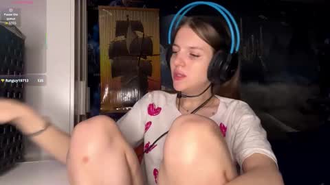 Snapshot of melonygriffen chatting on 11-30-25, 12:31 Hi Im Aria 18 years old online show from 11-30-25, 12:31