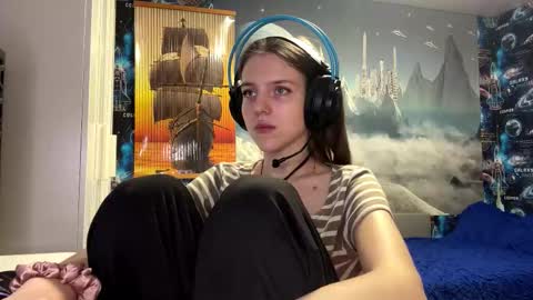 Snapshot of melonygriffen chatting on 12-05-25, 03:09 Hi Im Aria 18 years old online show from 12-05-25, 03:09