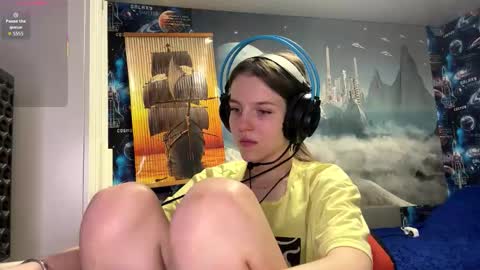 Snapshot of melonygriffen chatting on 12-15-25, 03:38 Hi Im Aria 18 years old online show from 12-15-25, 03:38