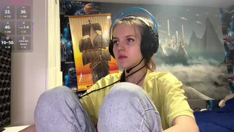 Snapshot of melonygriffen chatting on 12-19-25, 03:30 Hi Im Aria 18 years old online show from 12-19-25, 03:30