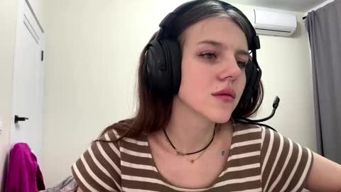 Snapshot of melonygriffen chatting on 01-18-26, 06:55 Hi Im Aria 18 years old online show from 01-18-26, 06:55