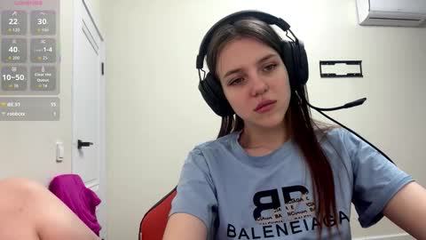 Snapshot of melonygriffen chatting on 02-03-26, 01:27 Hi Im Aria 18 years old online show from 02-03-26, 01:27