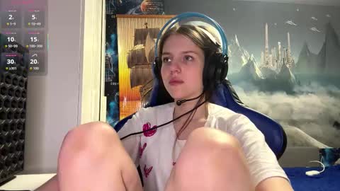 Snapshot of melonygriffen chatting on 02-17-26, 05:52 Hi Im Aria 18 years old online show from 02-17-26, 05:52