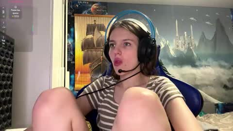 Snapshot of melonygriffen chatting on 02-22-26, 04:05 Hi Im Aria 18 years old online show from 02-22-26, 04:05