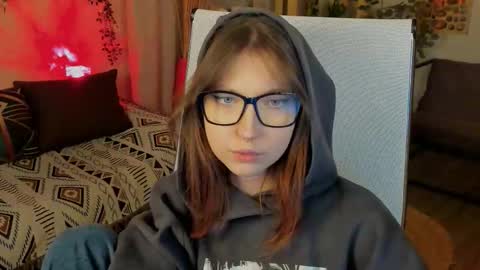 Snapshot of memorycadence chatting on 10-12-25, 03:22 Mia online show from 10-12-25, 03:22