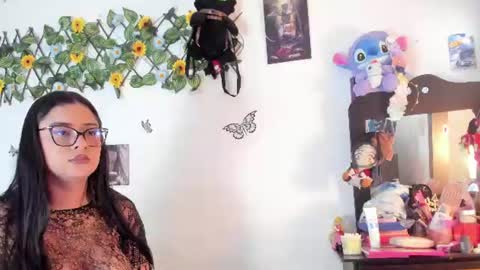 Snapshot of mensia_hernandez chatting on 06-22-26, 12:57 Princess Mensia online show from 06-22-26, 12:57