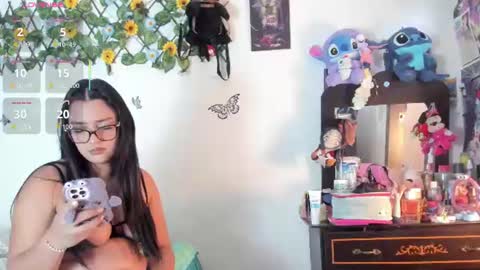 Snapshot of mensia_hernandez chatting on 06-25-26, 01:26 Princess Mensia online show from 06-25-26, 01:26