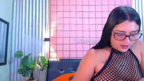 Snapshot of mensia_hernandez chatting on 07-28-26, 02:13 Princess Mensia online show from 07-28-26, 02:13
