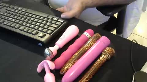 Snapshot of mentosgum chatting on 09-28-25, 07:41 mentosgum online show from 09-28-25, 07:41