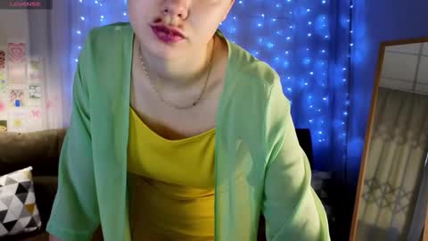 Snapshot of meow_mellie chatting on 09-15-25, 02:33 meow_mellie online show from 09-15-25, 02:33
