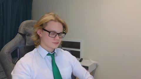 Mickey online show from 01-30-25, 05:28