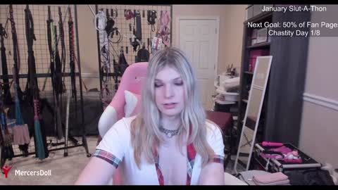 Snapshot of mercersdoll chatting on 01-05-25, 05:41 Dolly Mercers Doll online show from 01-05-25, 05:41