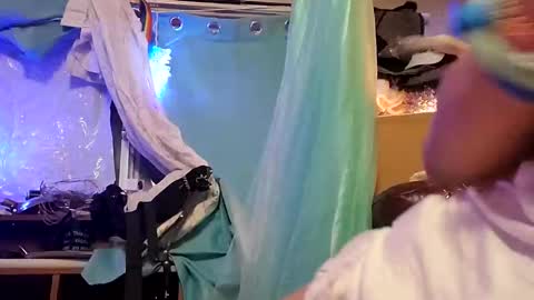 Snapshot of merelyalover chatting on 01-21-25, 06:22 gurlnips online show from 01-21-25, 06:22