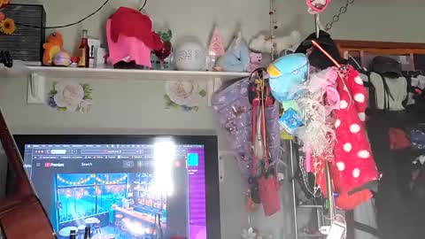 Snapshot of merelyalover chatting on 01-28-25, 07:10 gurlnips online show from 01-28-25, 07:10