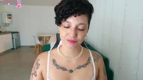 Snapshot of merida__freckles chatting on 02-20-25, 03:41 Miss Freckles online show from 02-20-25, 03:41