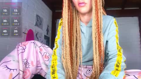 Snapshot of merlinabad chatting on 12-17-24, 08:32 AURORA online show from 12-17-24, 08:32