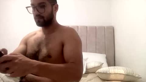 Snapshot of meteoronfire chatting on 10-26-25, 04:51 Meteoro online show from 10-26-25, 04:51