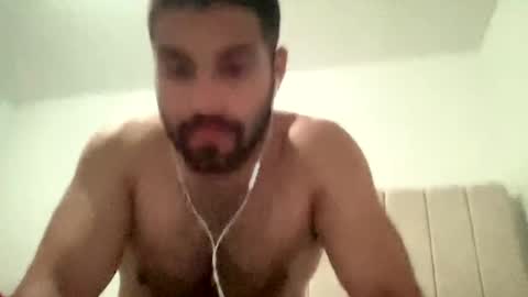 Snapshot of meteoronfire chatting on 10-27-25, 01:09 Meteoro online show from 10-27-25, 01:09