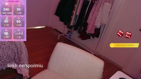 Snapshot of mew2wo chatting on 11-22-25, 10:14 mew2wo online show from 11-22-25, 10:14