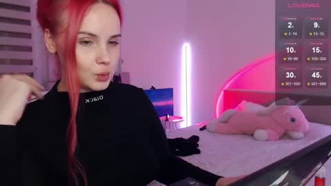 Snapshot of mi_cherry chatting on 02-19-25, 01:08 Alice online show from 02-19-25, 01:08