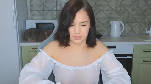 Mia online show from 03-04-25, 04:38