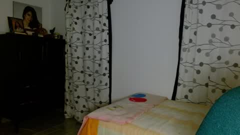 Mia online show from 01-03-25, 05:06