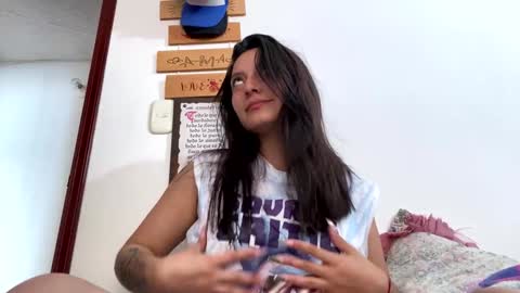 Snapshot of mia__robertss chatting on 12-15-24, 05:31 Mia online show from 12-15-24, 05:31