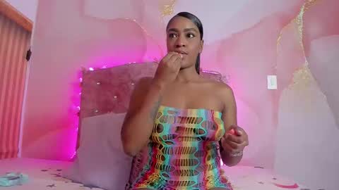 Mia online show from 11-11-25, 10:59