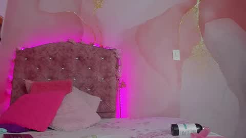 Mia online show from 11-18-25, 11:03