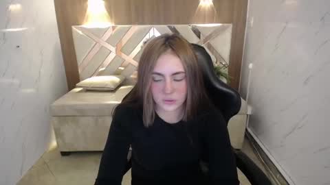 Mia  online show from 09-30-25, 08:36
