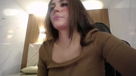 Mia  online show from 10-03-25, 08:17