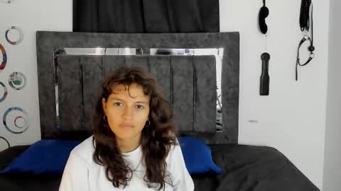 Mia and Kenai online show from 12-17-25, 12:22