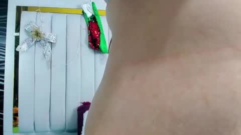 Snapshot of mia_and_lion chatting on 12-17-24, 11:27 Dreams Couple online show from 12-17-24, 11:27