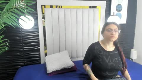 Snapshot of mia_and_lion chatting on 01-07-25, 07:06 Dreams Couple online show from 01-07-25, 07:06