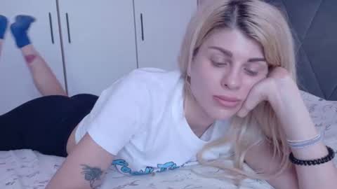 Snapshot of mia_angel chatting on 08-05-26, 01:03 mia_angel online show from 08-05-26, 01:03