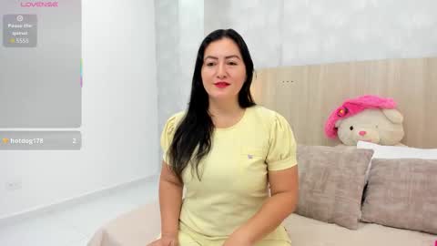 Mia Aristizabal online show from 11-18-25, 11:25
