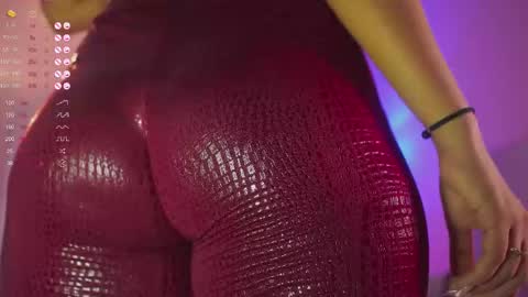 Snapshot of mia_coliin chatting on 11-03-25, 09:27 Anna online show from 11-03-25, 09:27