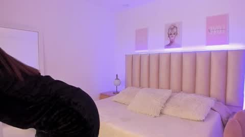 mia_corner online show from 09-14-25, 04:39