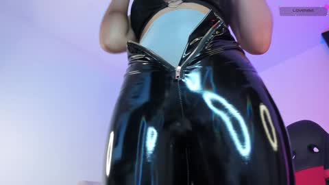 Mia online show from 02-02-25, 10:28