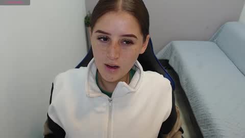 Mia online show from 09-22-25, 01:24