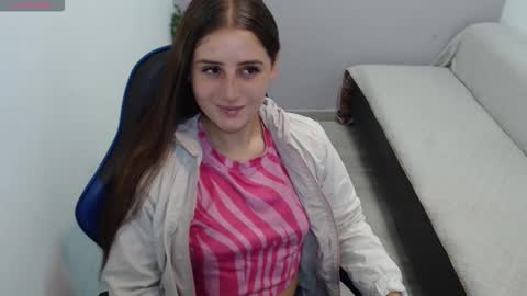 Mia online show from 11-06-25, 01:12