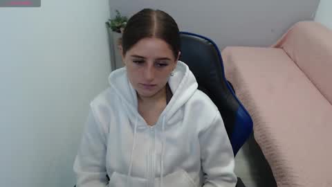 Mia online show from 02-11-26, 01:27