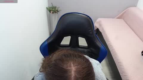 Mia online show from 03-02-26, 01:51