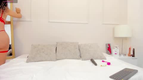Snapshot of mia_dolcee chatting on 10-22-25, 11:54 mia_dolcee online show from 10-22-25, 11:54