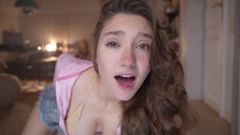 Snapshot of mia_dynasty chatting on 09-29-25, 04:45 Mia online show from 09-29-25, 04:45