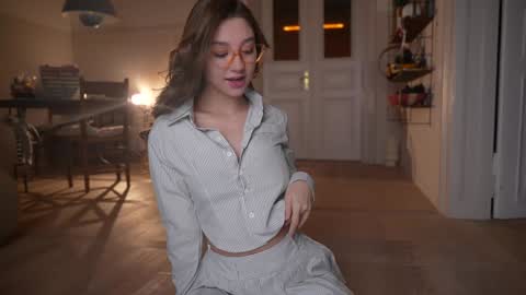 Snapshot of mia_dynasty chatting on 10-29-25, 06:09 Mia online show from 10-29-25, 06:09